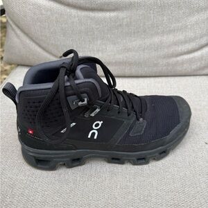 On Running Men's Black High-Top Trail Boot